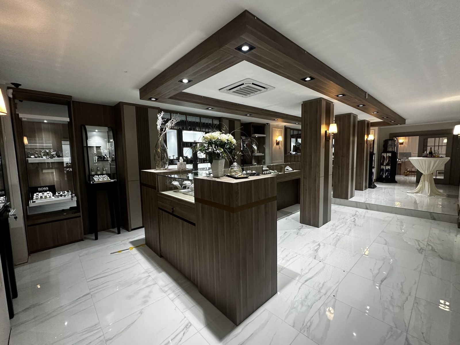 Blick in den Verkaufsraum von Juwelier Kandiral